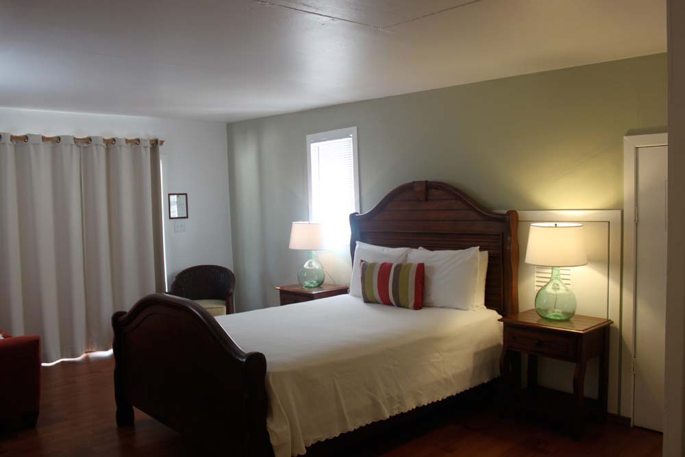 7391 The Nest   Basic Room Queen Bed